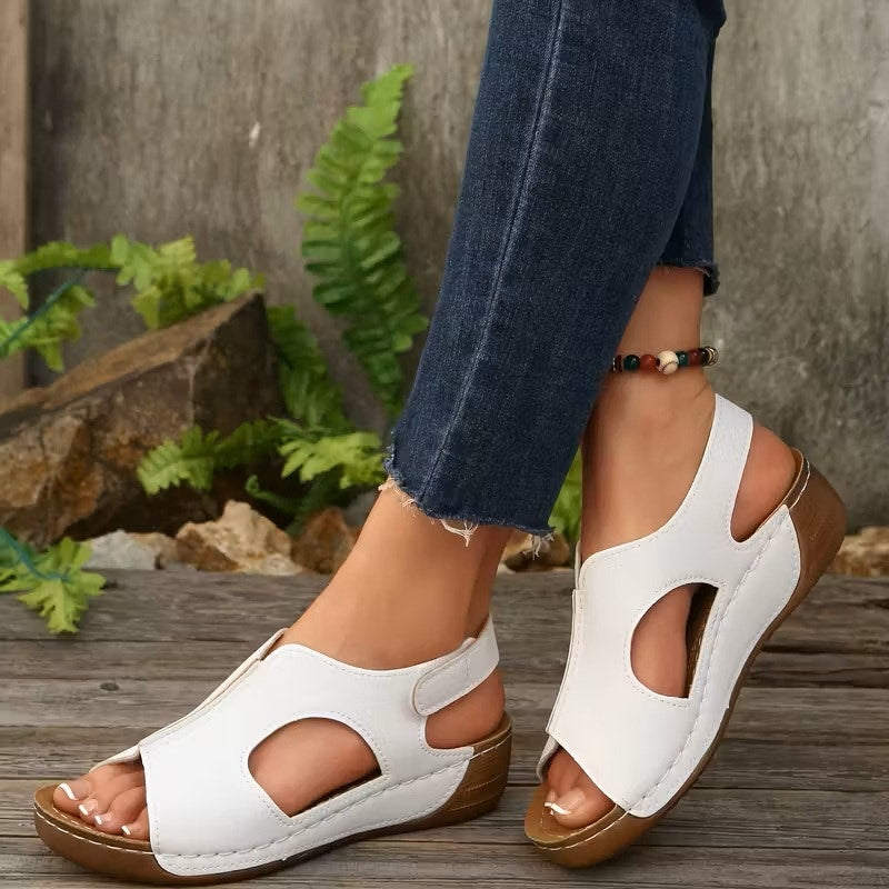 NWT ~ Women's White Faux Leather Beach Casual Sandals Summer Shoes ~ 5 1/2-6