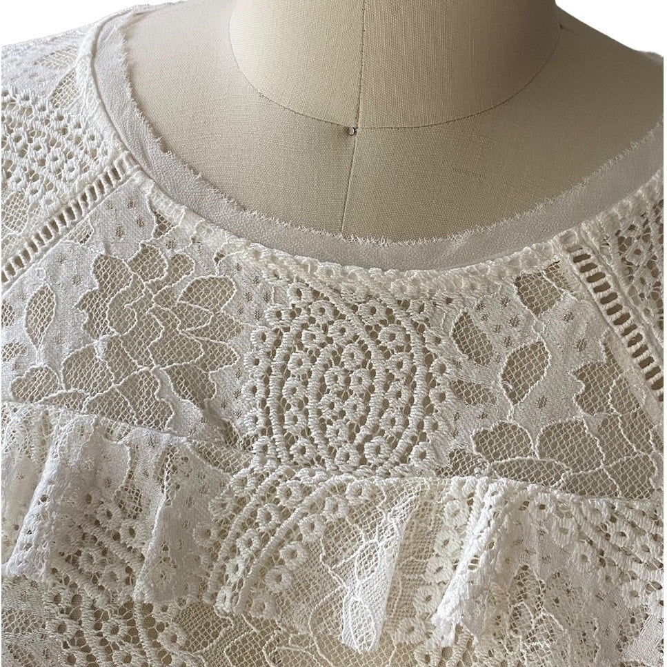 NWT ~ Ivory Lace Boho Raw Edge Crochet Concrete Garden Collection Top ~ LARGE