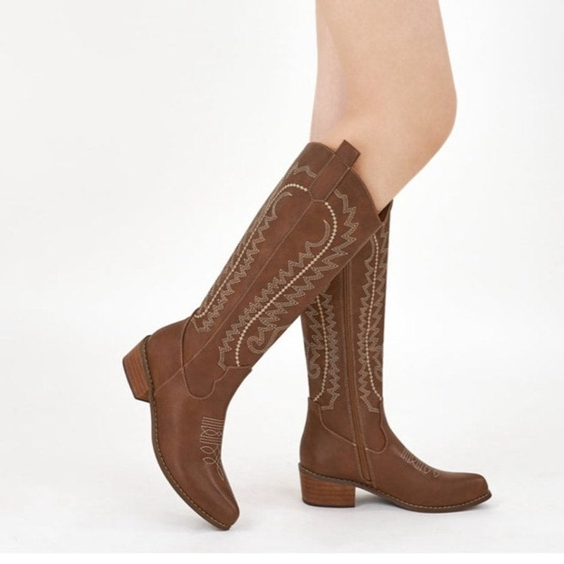NWT ~ Womens Cowboy Boots Embroidered Western Cowgirl Chunky Heel Boots ~ Size 9