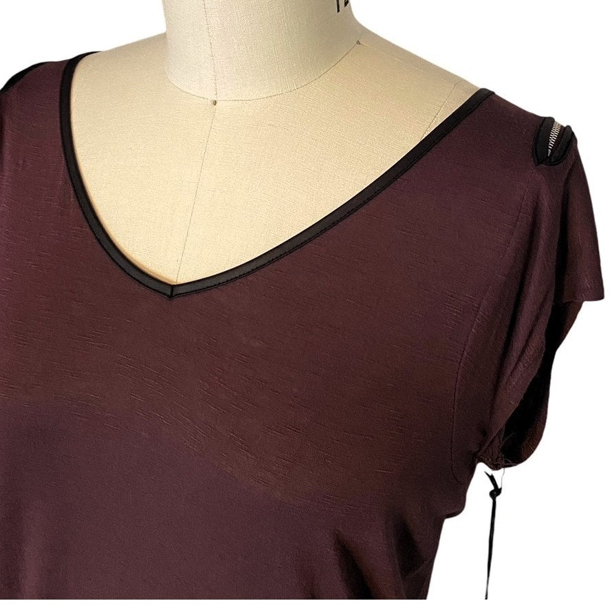 NWT ~ ROCK & REPUBLIC Fudge 'Modern Rock' Zippered Shoulders Top ~ Womens MEDIUM