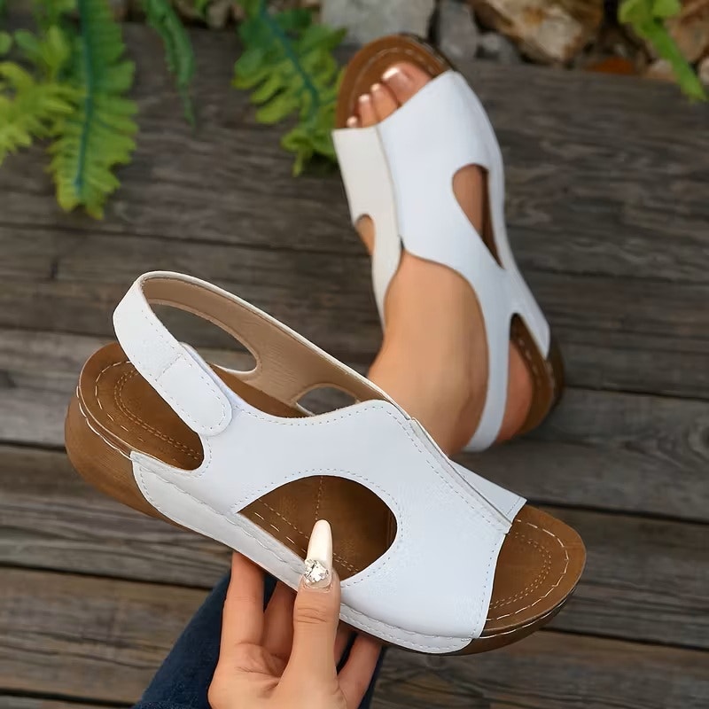 NWT ~ Women's White Faux Leather Beach Casual Sandals Summer Shoes ~ 5 1/2-6