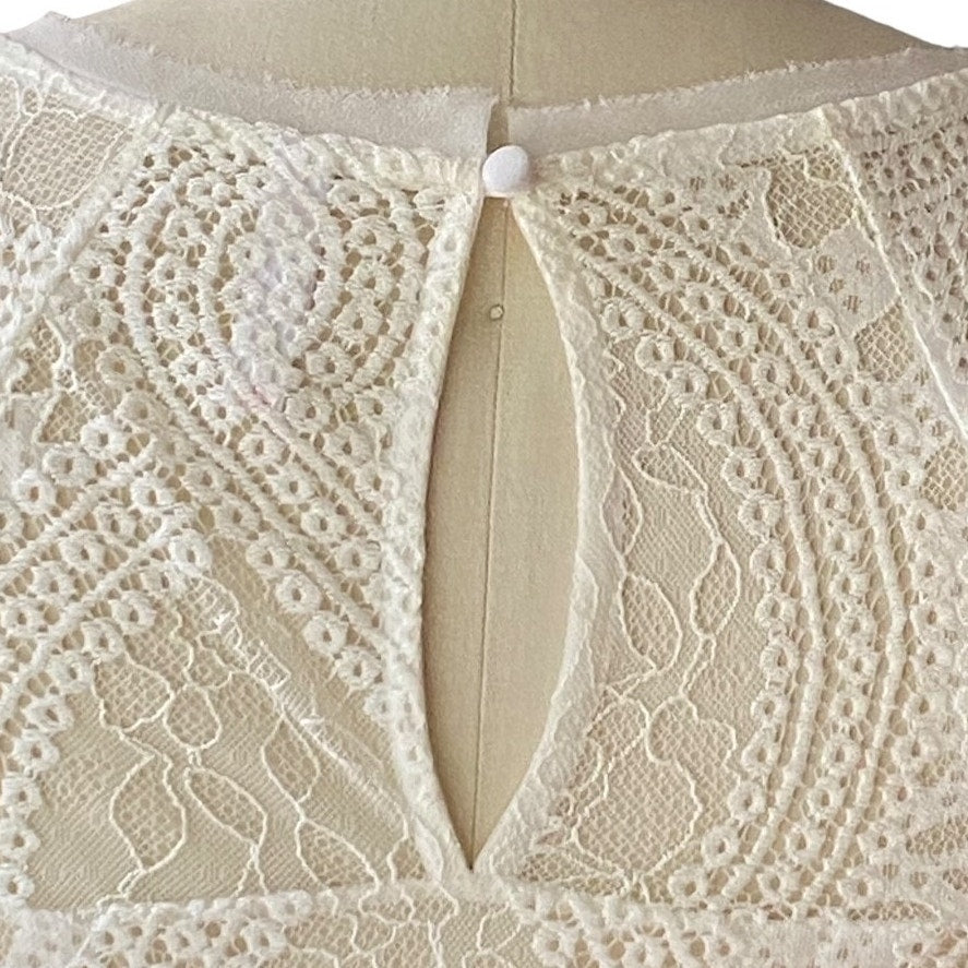 NWT ~ Ivory Lace Boho Raw Edge Crochet Concrete Garden Collection Top ~ LARGE