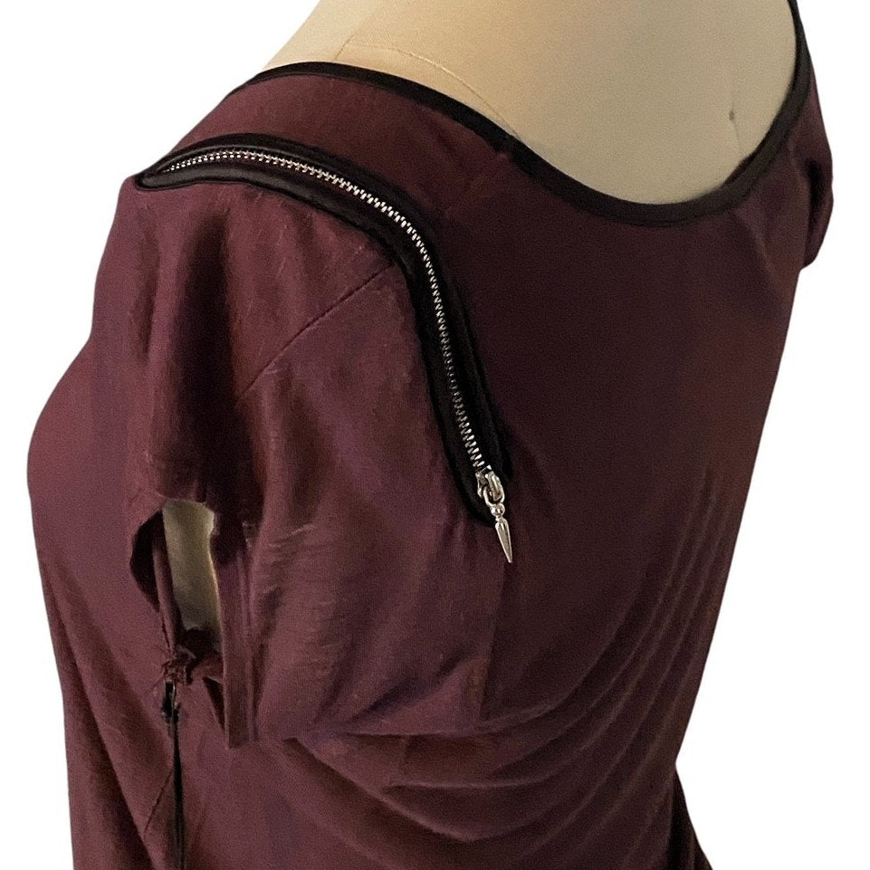 NWT ~ ROCK & REPUBLIC Fudge 'Modern Rock' Zippered Shoulders Top ~ Womens MEDIUM