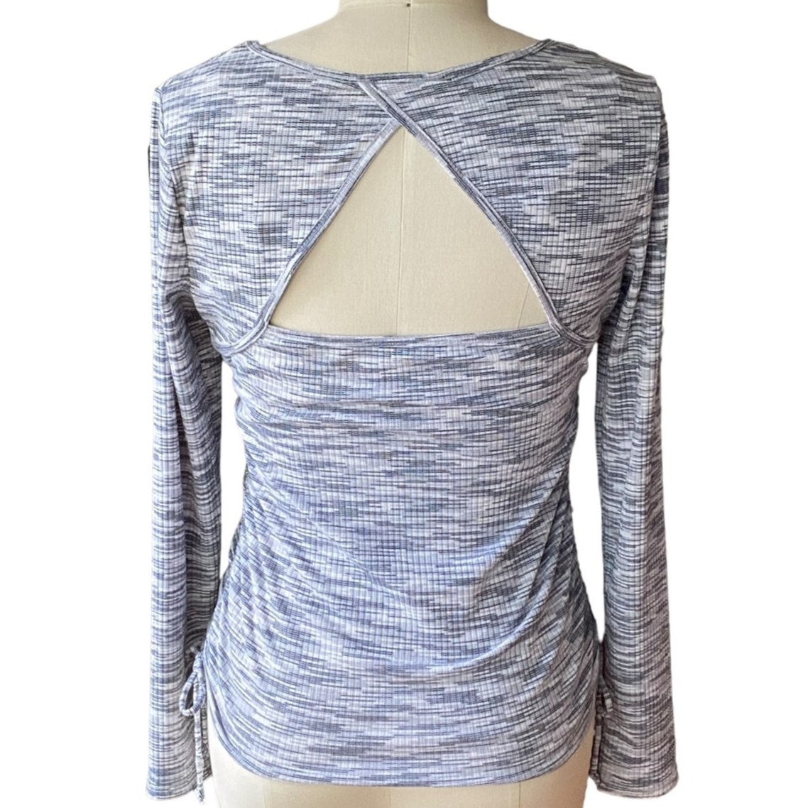 NWT ~ BY & BY Light Gray Ribbed Open Back L/S Ruched Sides Top ~ Women's LARGE