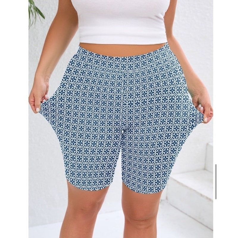 NWT ~ Women's Plus Size Geometric Blue Compression Tummy Control Shorts ~ 1X