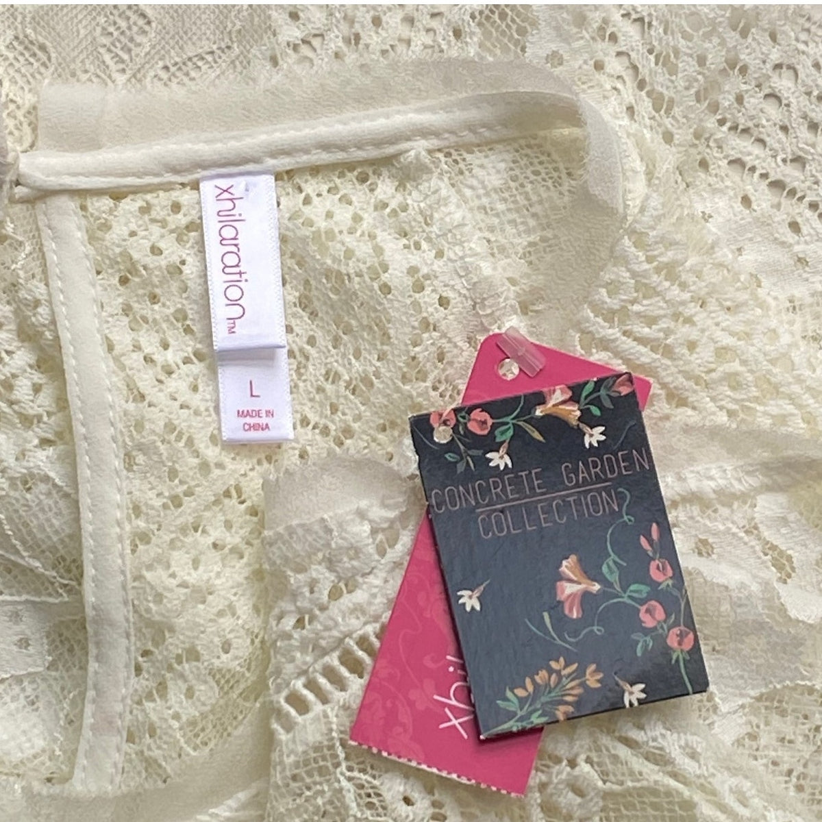 NWT ~ Ivory Lace Boho Raw Edge Crochet Concrete Garden Collection Top ~ LARGE