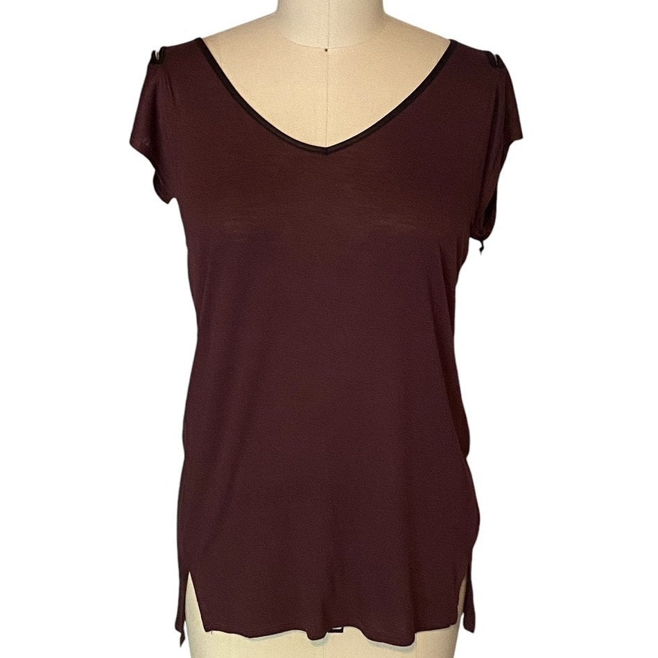 NWT ~ ROCK & REPUBLIC Fudge 'Modern Rock' Zippered Shoulders Top ~ Womens MEDIUM