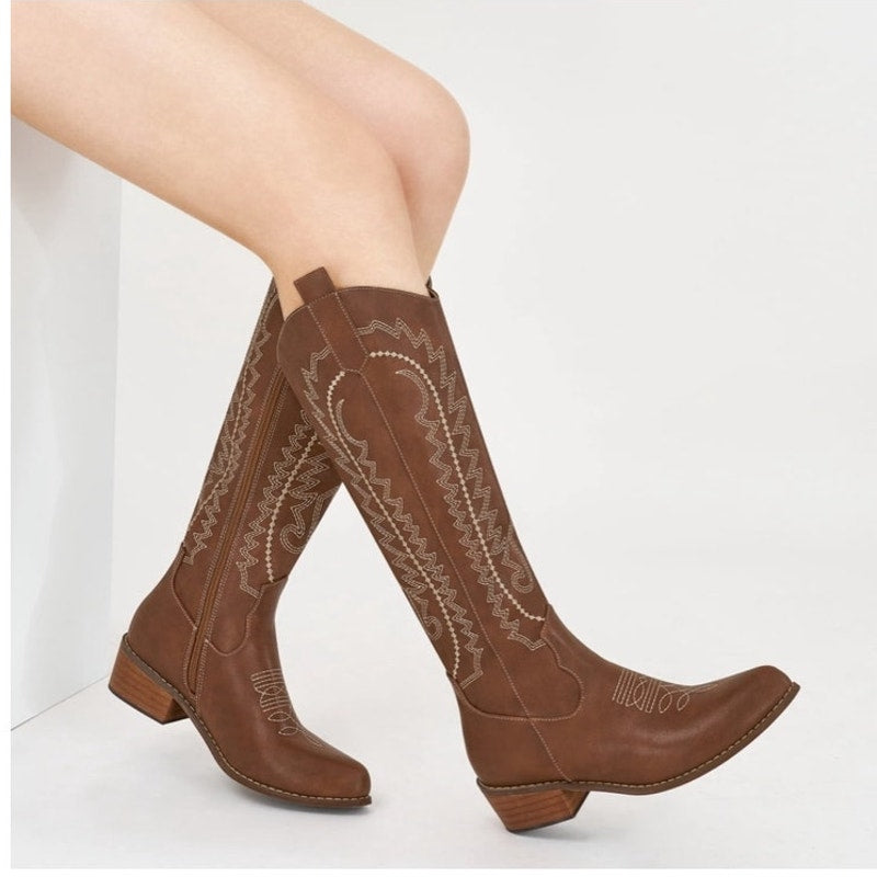 NWT ~ Womens Cowboy Boots Embroidered Western Cowgirl Chunky Heel Boots ~ Size 9