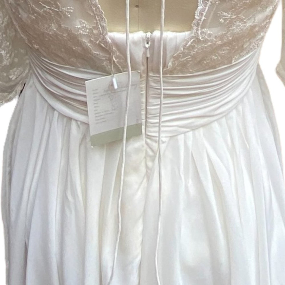 Beautiful BRAND NEW Ladies WEDDING DRESS ~ Short ~ 3/4 Sleeves ~ Lace ~ NWT