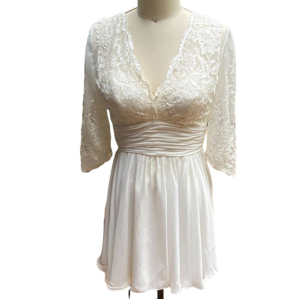 Beautiful BRAND NEW Ladies WEDDING DRESS ~ Short ~ 3/4 Sleeves ~ Lace ~ NWT
