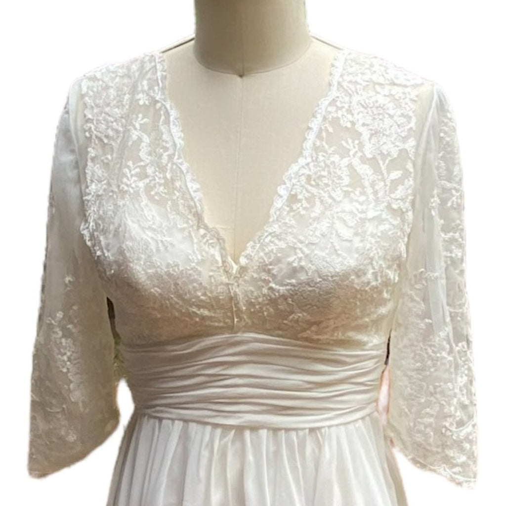 Beautiful BRAND NEW Ladies WEDDING DRESS ~ Short ~ 3/4 Sleeves ~ Lace ~ NWT